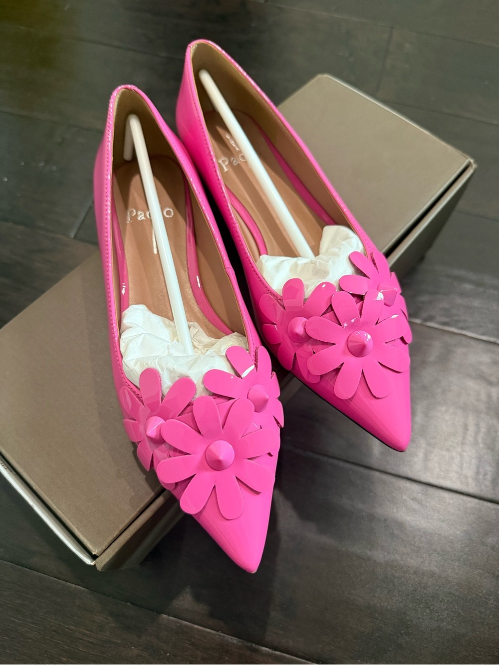 Línea Paolo Bright Pink Floral Appliqué Pointed Toe Flats